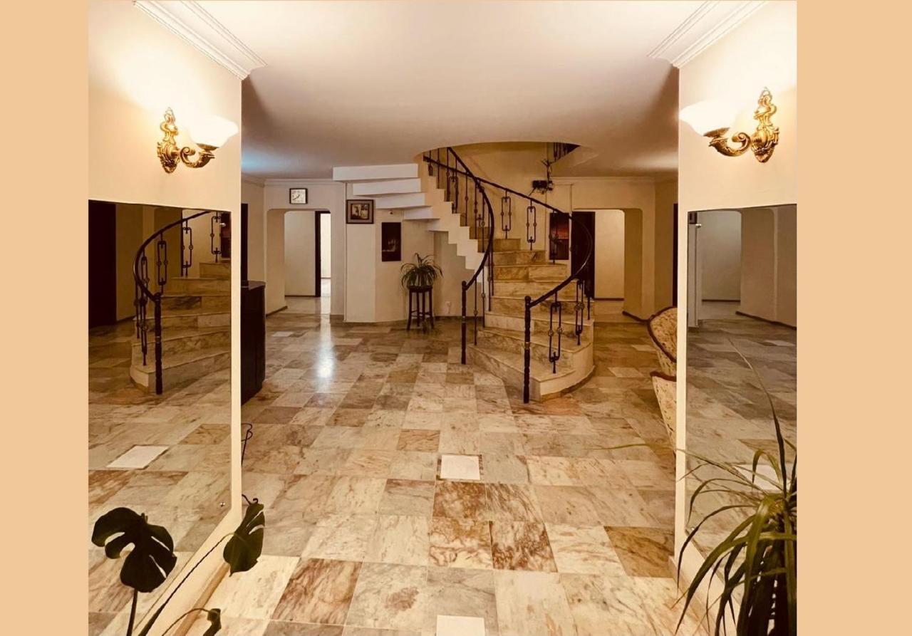 Hotel Grand Tbilisi Esterno foto