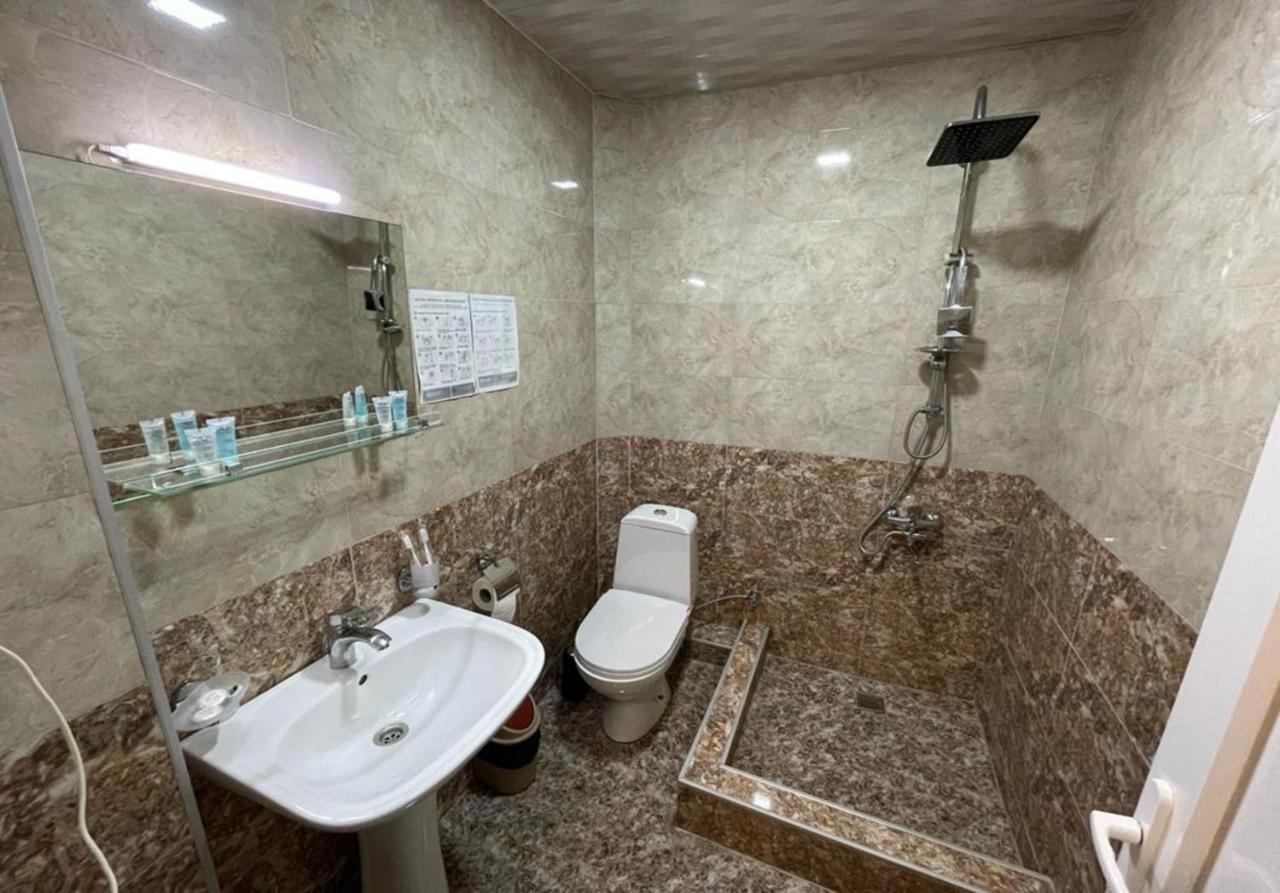 Hotel Grand Tbilisi Esterno foto