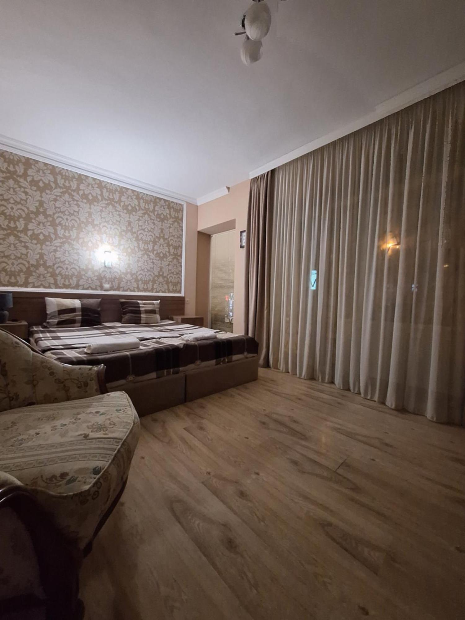 Hotel Grand Tbilisi Esterno foto